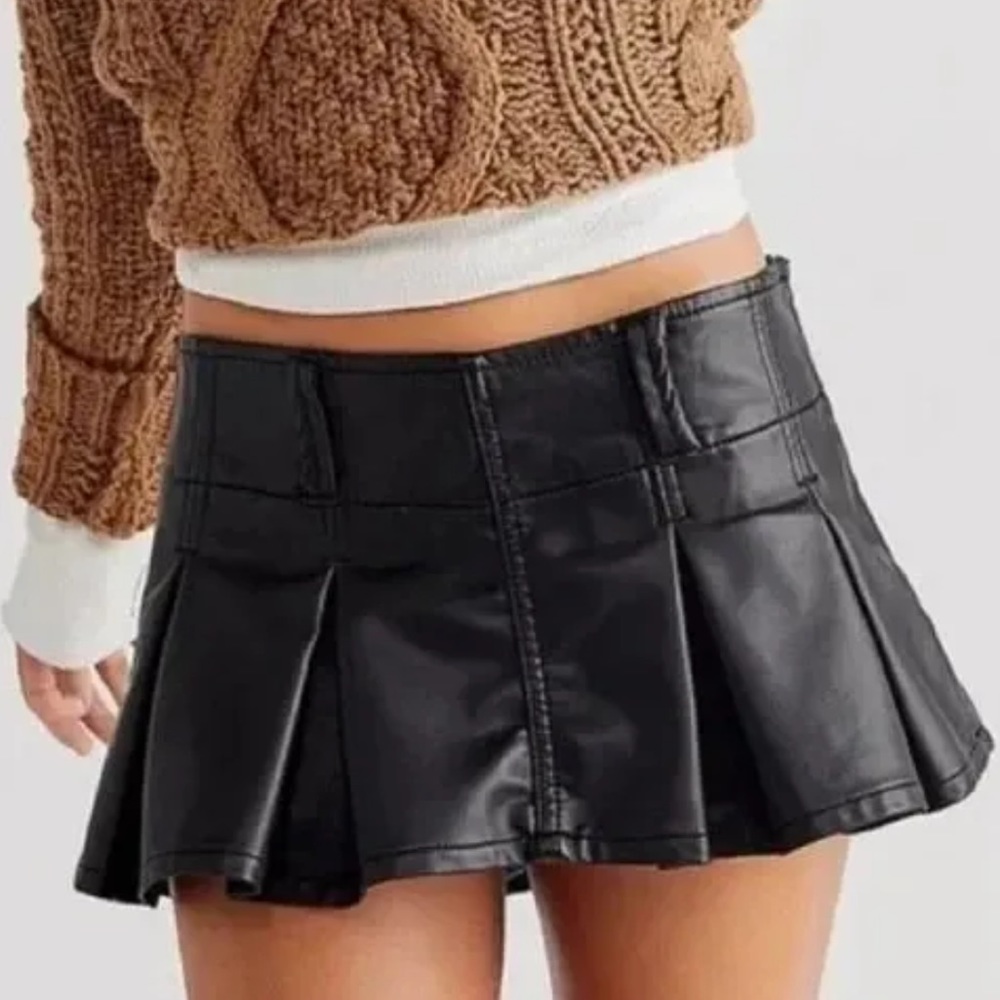 FREE PEOPLE FAUX LEATHER MICRO MINI SKIRT, SIZE 8, NWT.